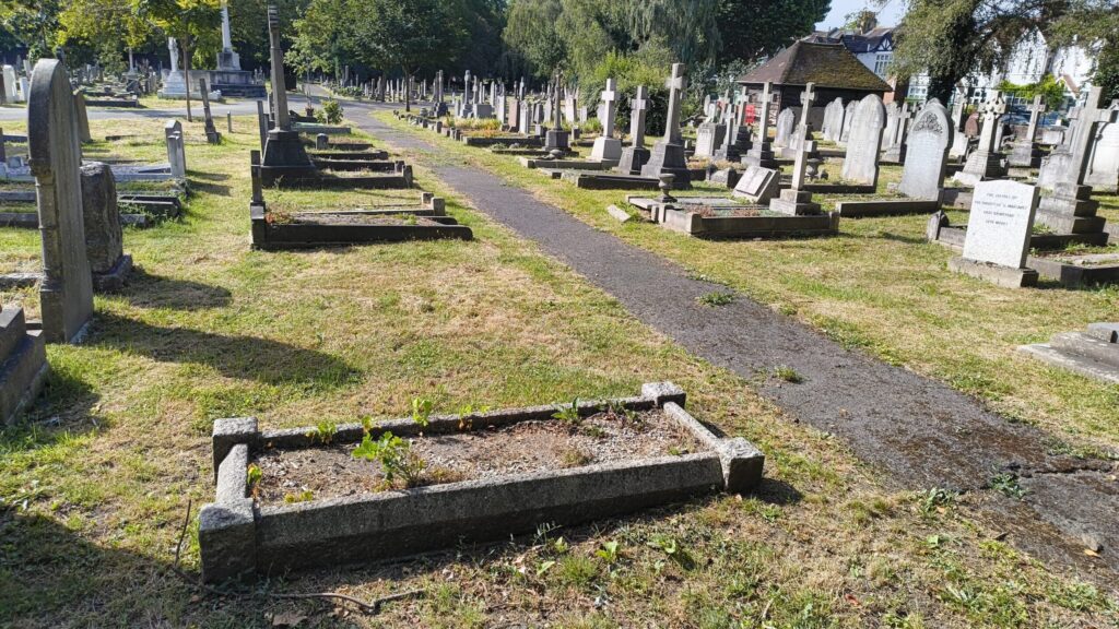 Graves in Chiswick New Cemetery