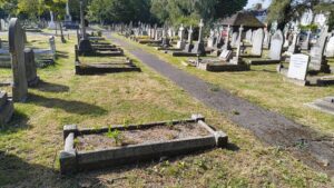 Graves in Chiswick New Cemetery